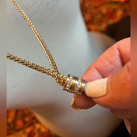 Classic and contemporary at the same time. Gold multi/tassel statement necklace - Picture 4 of 12